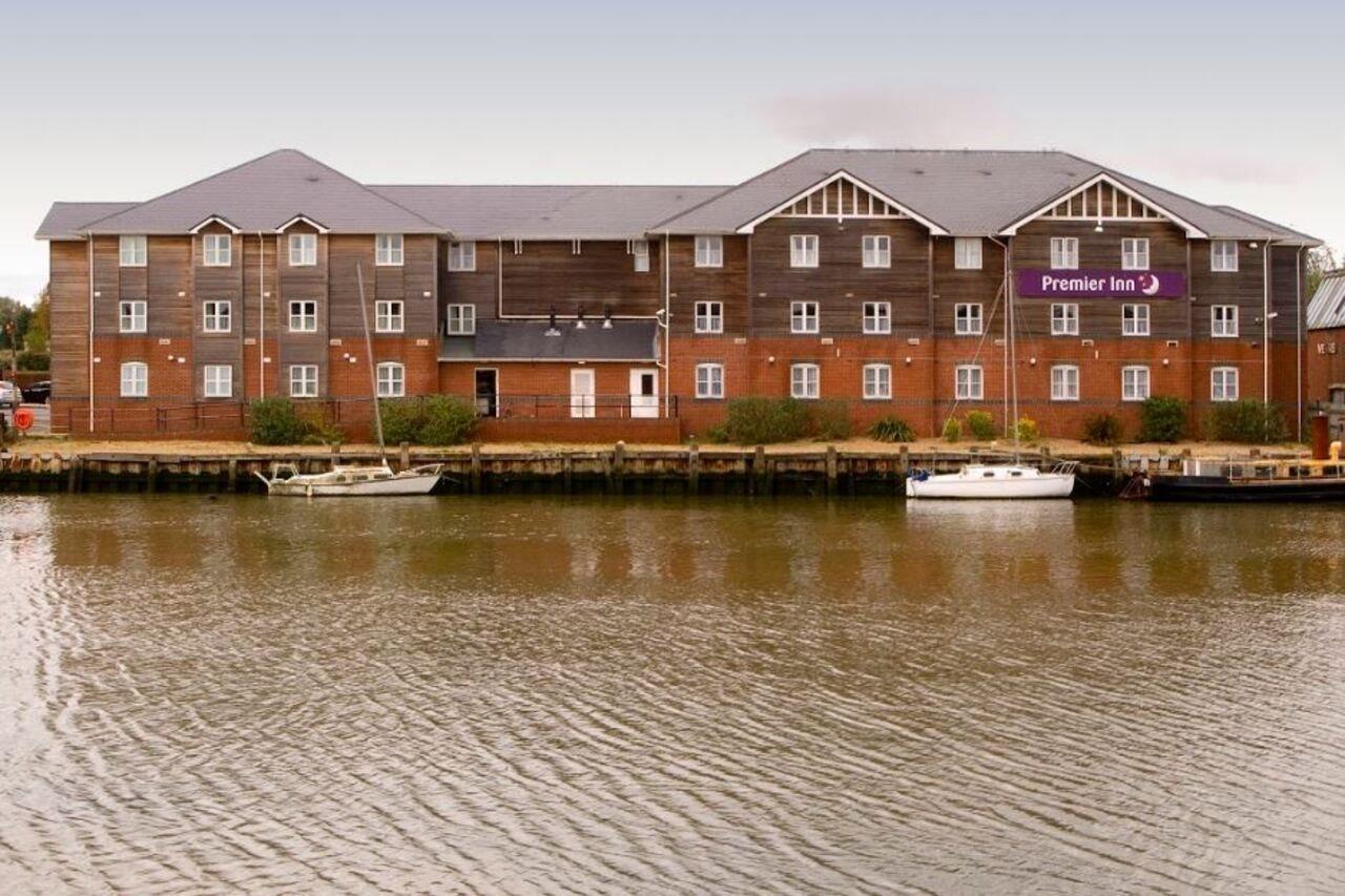 Premier Inn Isle Of Wight Newport  Dış mekan fotoğraf