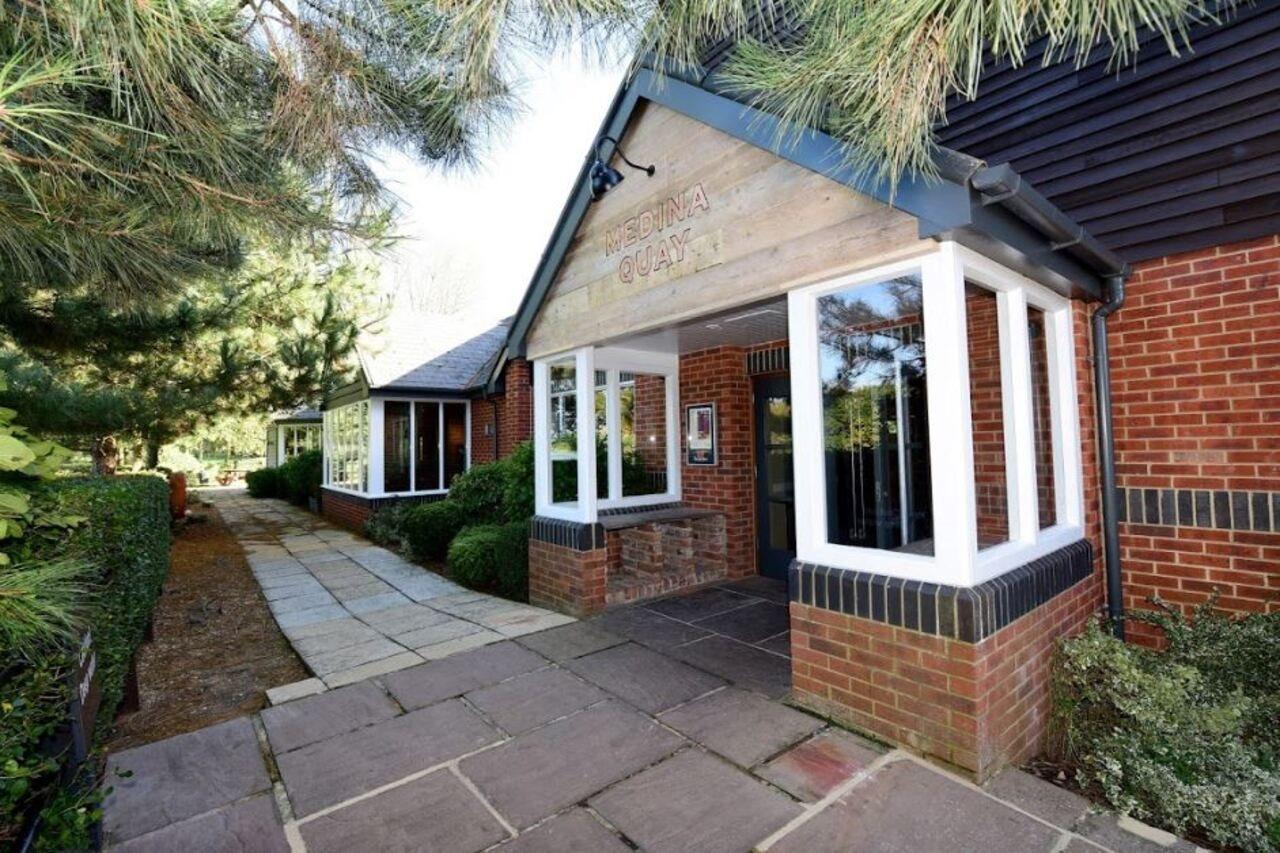 Premier Inn Isle Of Wight Newport  Dış mekan fotoğraf