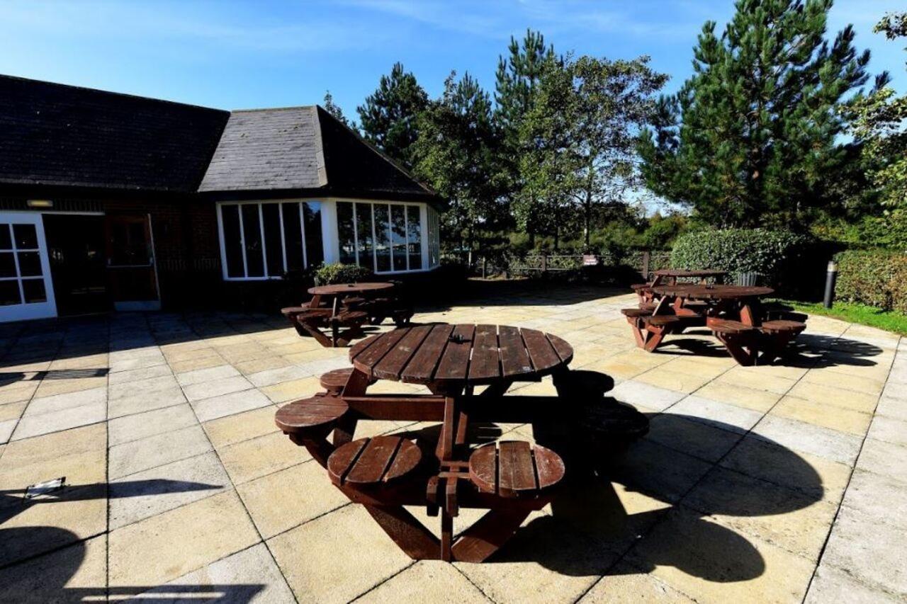Premier Inn Isle Of Wight Newport  Dış mekan fotoğraf