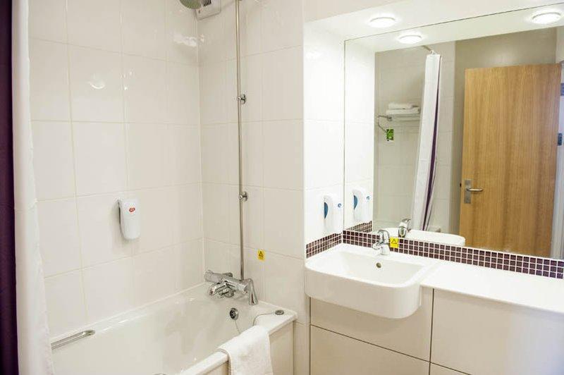 Premier Inn Isle Of Wight Newport  Dış mekan fotoğraf