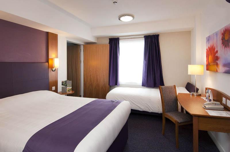 Premier Inn Isle Of Wight Newport  Dış mekan fotoğraf