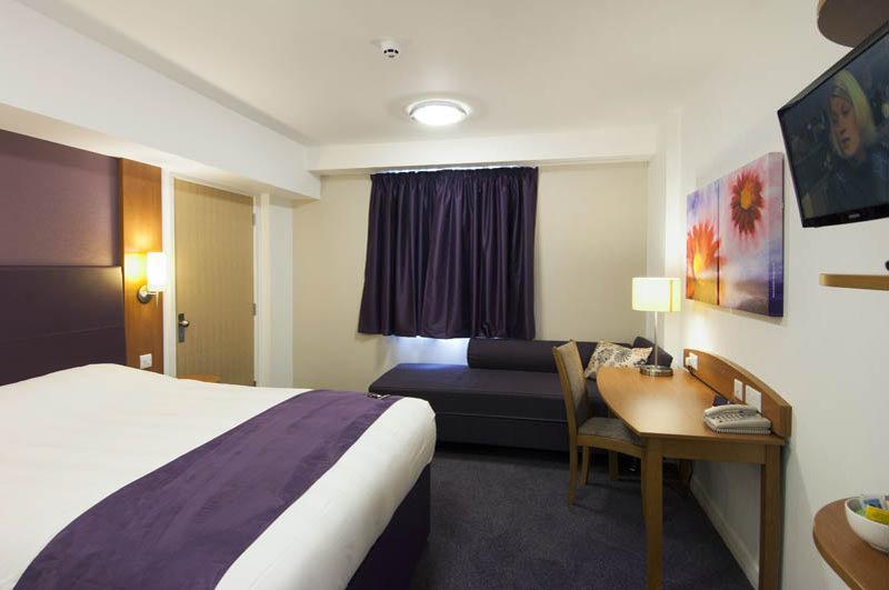 Premier Inn Isle Of Wight Newport  Dış mekan fotoğraf